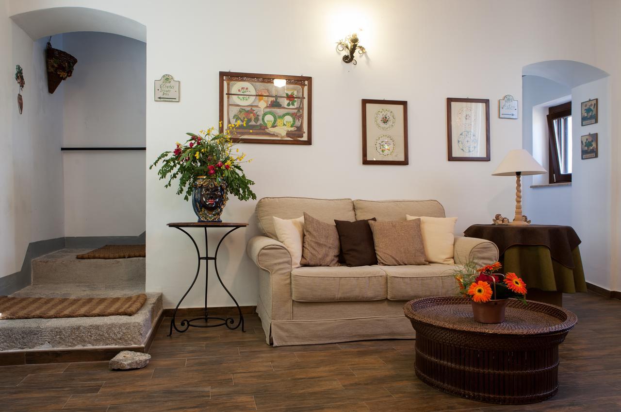La Ferula Bed & Breakfast Scillato  Ngoại thất bức ảnh